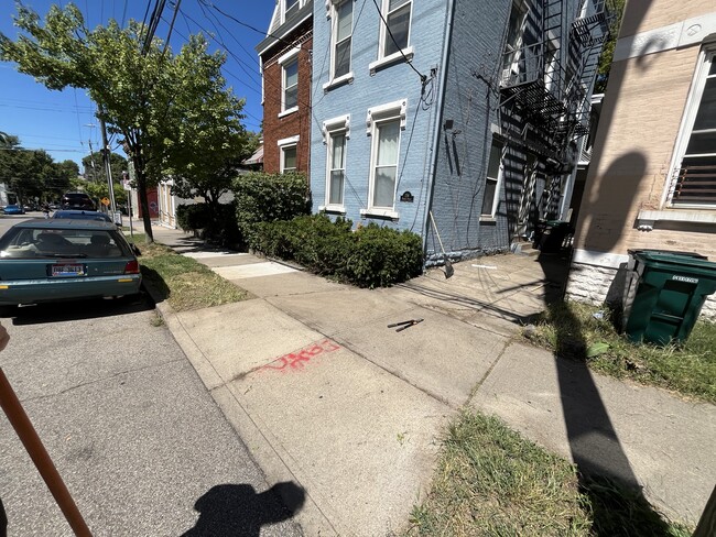 Building Photo - 256 Warner St