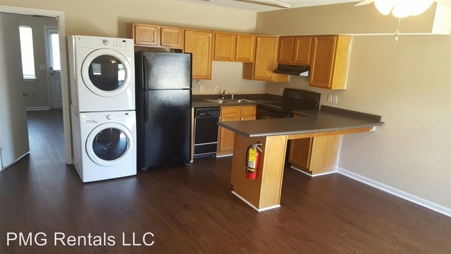 Building Photo - 1 br, 1 bath Room For Rent - 220 Lanier Dr