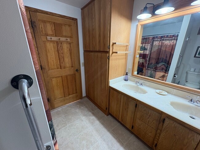 Building Photo - 391 N Somers Rd