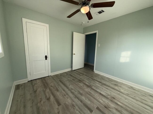 Building Photo - 1221 42nd Ave