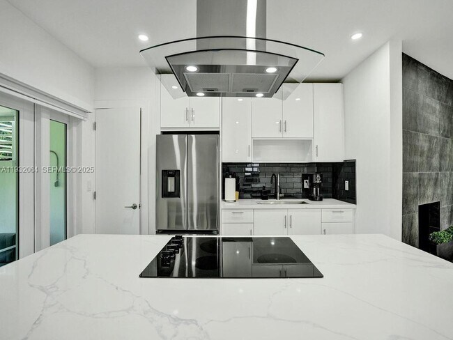 Building Photo - 210 NE 85th St