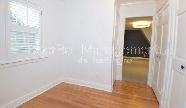Building Photo - 255 E 27th Pl