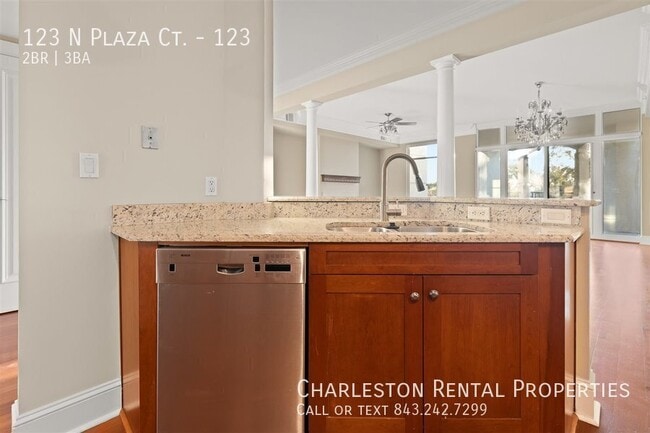 Building Photo - 123 N Plaza Ct