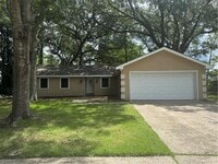 Building Photo - 306 Clover Dr