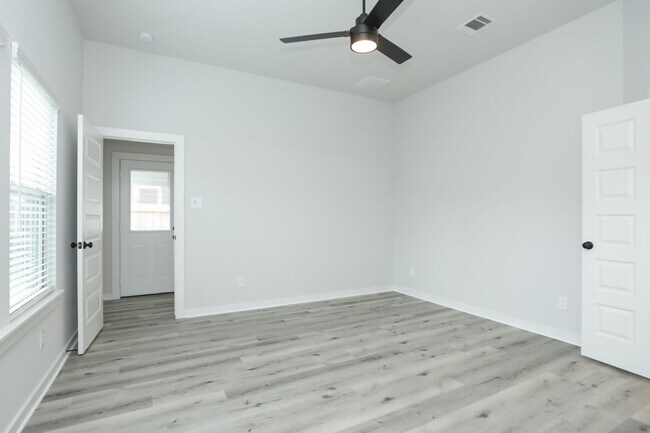 Building Photo - 1023 Santee Ct