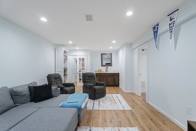 Building Photo - 3100 Franklin St