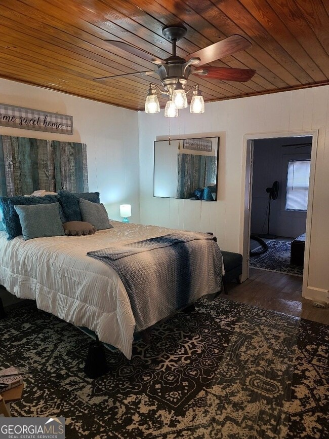 Building Photo - 904 Park Ave