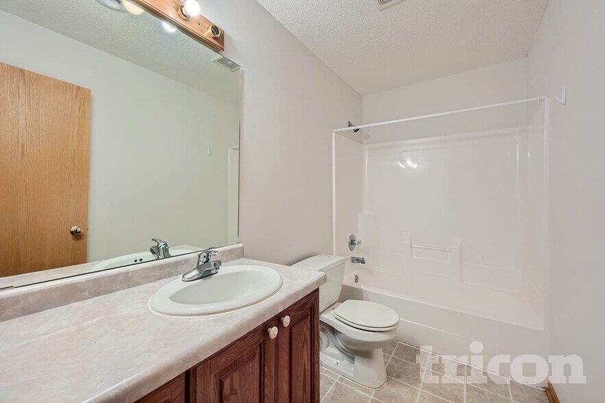 Building Photo - 446 9th St SW