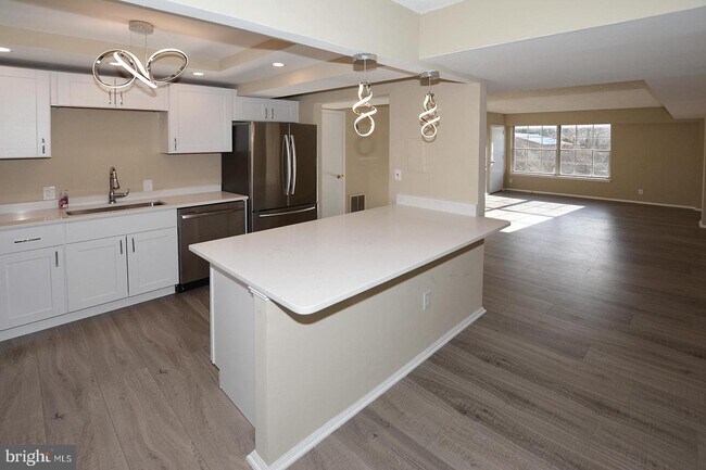 Building Photo - 7621 Provincial Dr