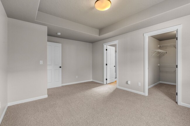 Building Photo - 4 Bed 2.5 Bath Single level - Fenced
