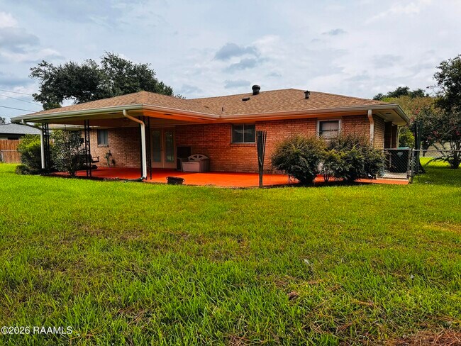 Building Photo - 208 Mayard Dr