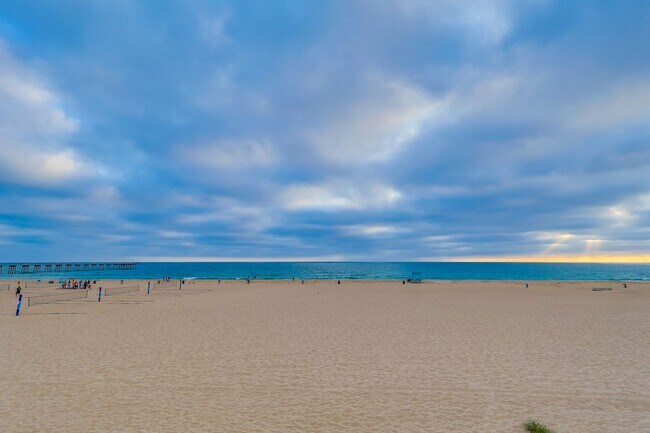 Building Photo - 1510 The Strand