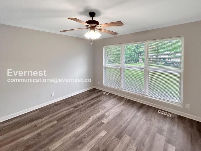 Building Photo - 2913 Debra Dr