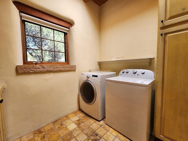 Building Photo - 4 Palentine Rd