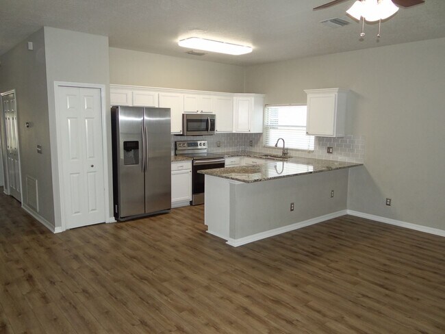 Building Photo - Charming 3/2 home in Port Tampa