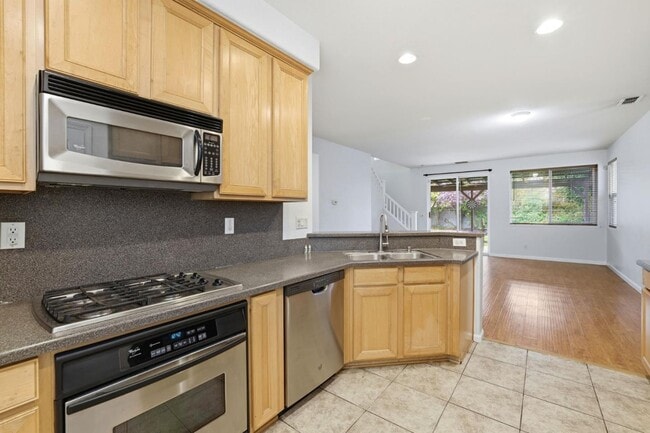 Building Photo - 11 Stony Hill Pl