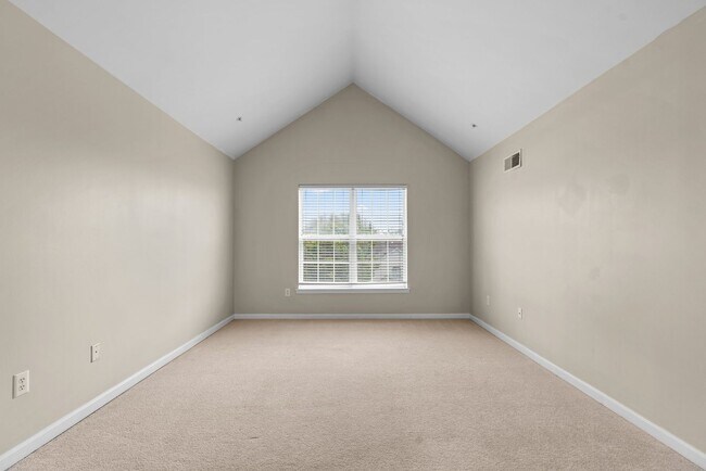 Building Photo - 2 Bed 2.5 Bath - Lakelands Townhome - Deta...