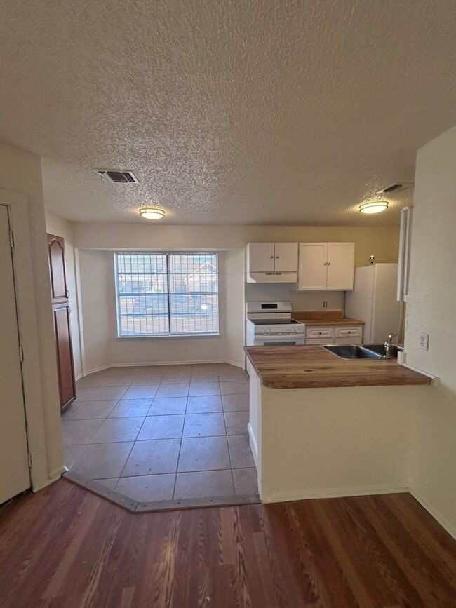 Building Photo - 4047 Indian Sunrise