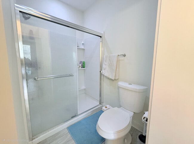 Building Photo - 1750 W North Ave