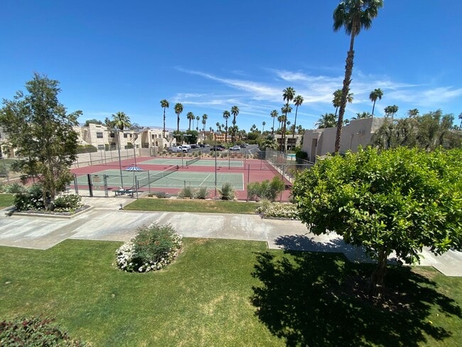 Building Photo - AVAILABLE NOW! LOVELY 1 Bed 2 Bath Condo i...