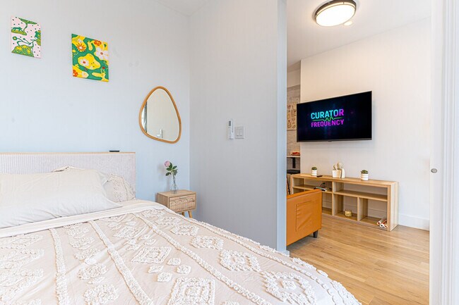 Building Photo - 625 Wilson Ave