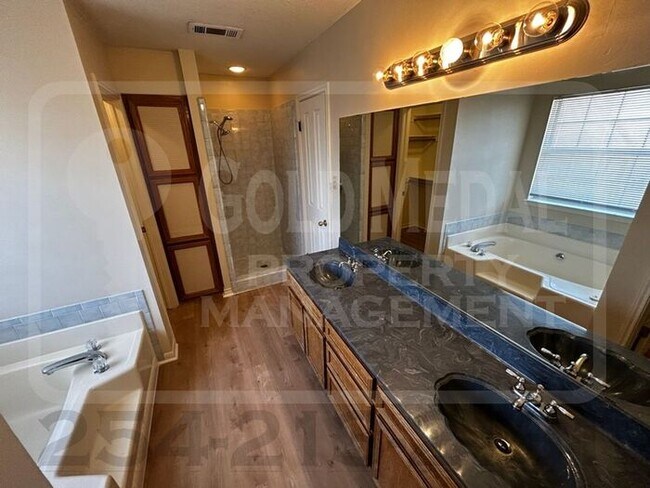 Building Photo - 1805 Diana Ln