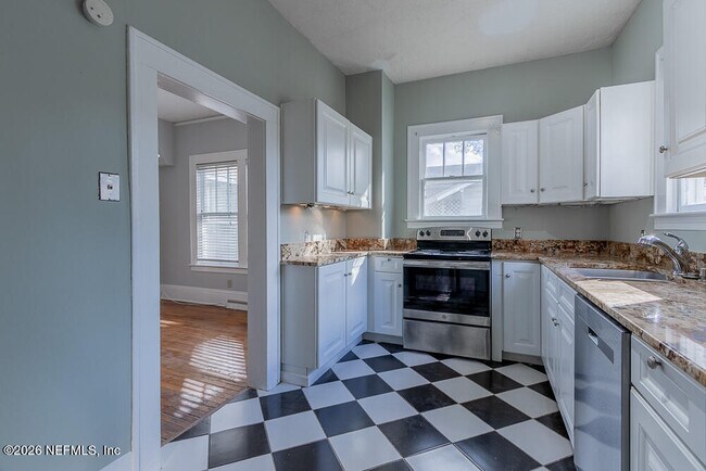 Building Photo - 1072 Brown St