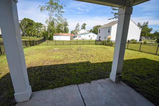 Building Photo - 6619 Colonial Dr