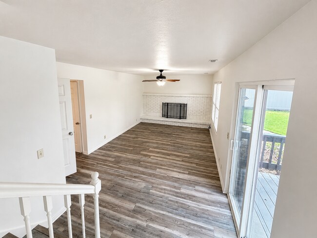 Building Photo - Spacious 5-Bedroom Sandy Home with Large Fenced Yard