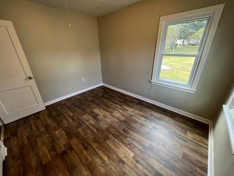 Bedroom #2 - 519 Lakeview Ave