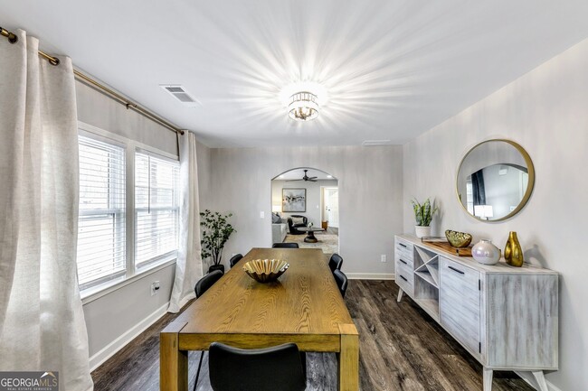 Building Photo - 6230 Love St