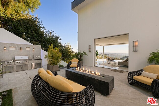 Building Photo - 7080 Mulholland Dr