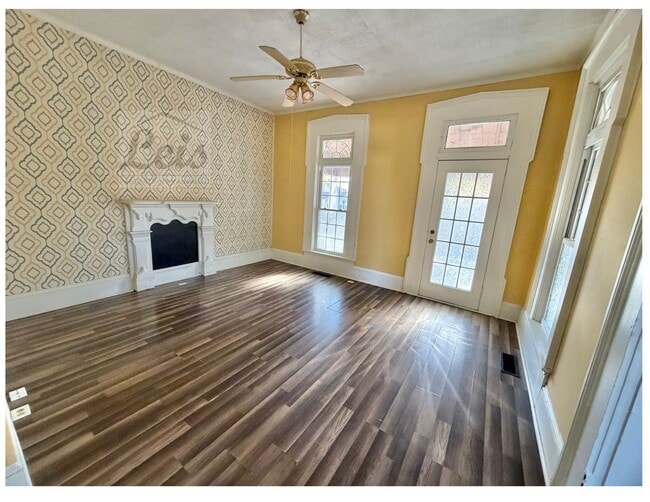 Building Photo - 502 E 5th St