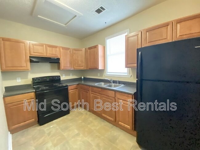 Building Photo - 2701 Lincoln Ave