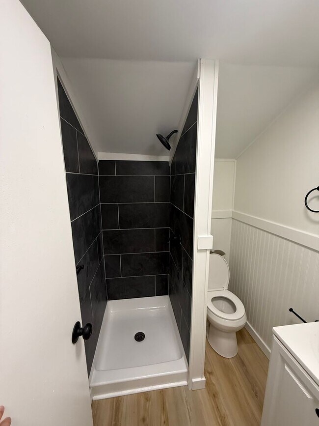 Building Photo - updated 4 bedroom 2.5 Bathroom house for rent