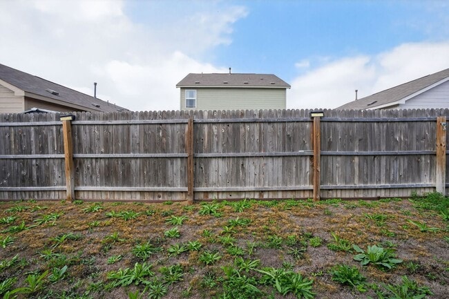 Building Photo - 2 Week Free Move-In Special!! 4/2 w/ Modern Layout in Growing San Antonio Community
