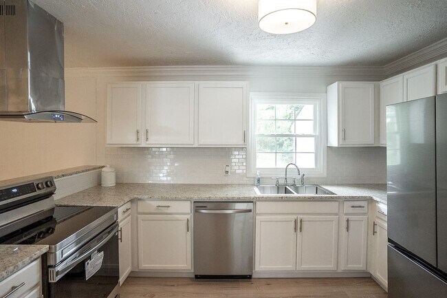 Building Photo - 3120 Edinburgh Dr