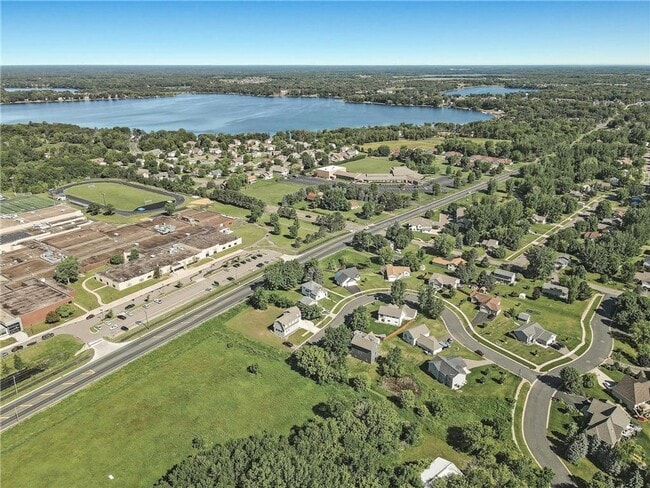 Building Photo - Rare 3 bed 4 bath no upgrade left out! 2 full kitchens, great views, dont miss out!