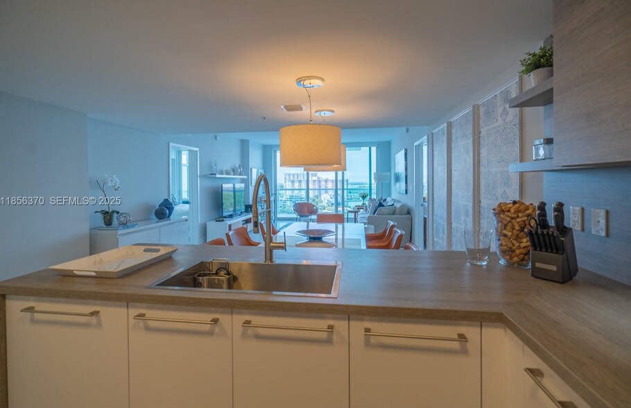 Building Photo - 400 Sunny Isles Blvd