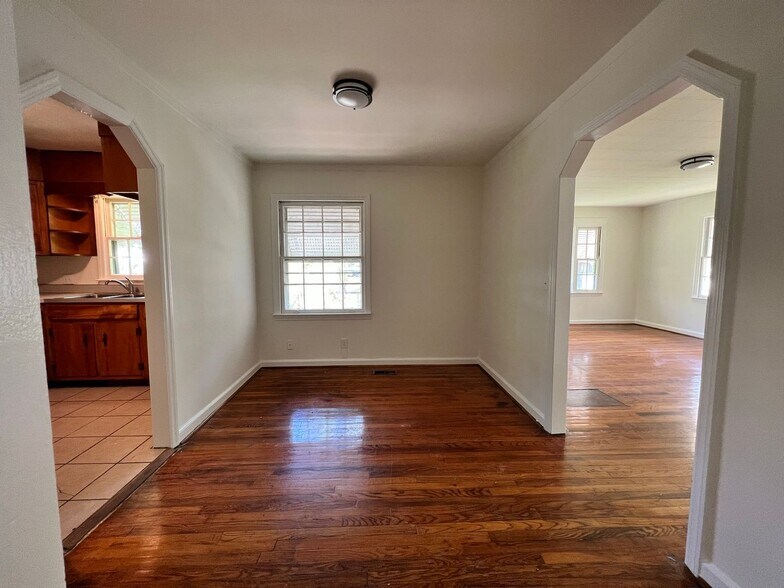 Building Photo - 1407 S Moore Rd