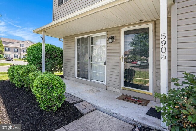 Building Photo - 5905 Drawbridge Ct