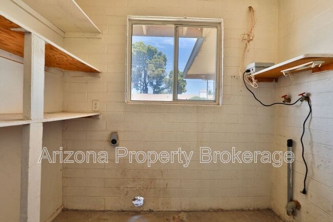 Building Photo - 1326 E Downing St