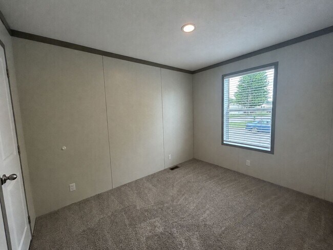 Building Photo - 324 Utah Ct