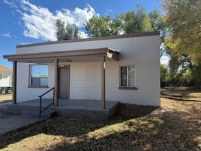 Building Photo - 806 Robinson Ave