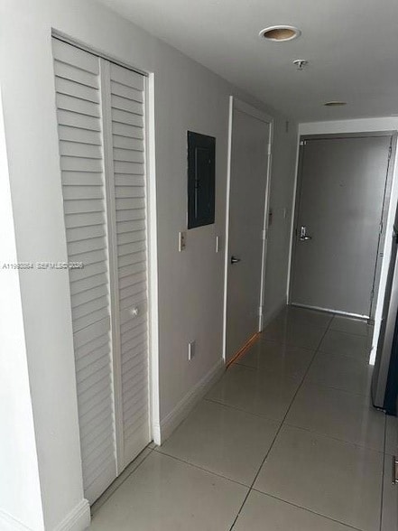 Building Photo - 1750 N Bayshore Dr