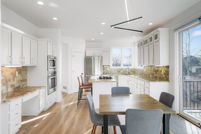 Building Photo - Robb Way