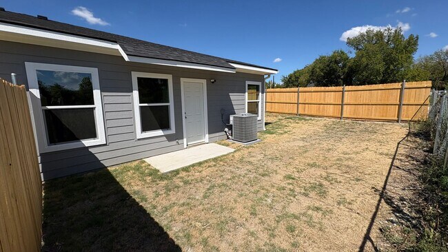 Building Photo - 3201 Bourland St