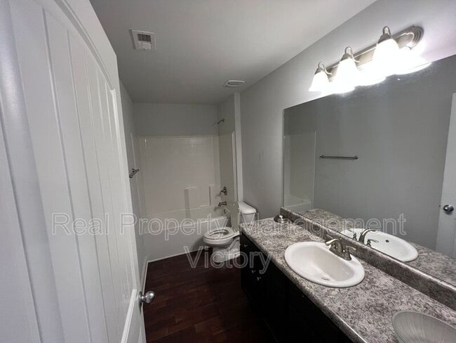 Building Photo - 1010 Brookhaven Dr