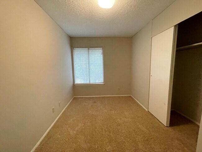 Building Photo - Great Condo for lease in North Austin!