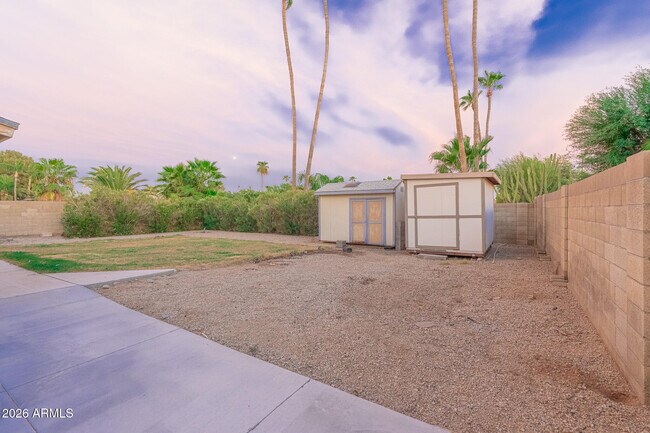 Building Photo - 5625 E Tierra Buena Ln